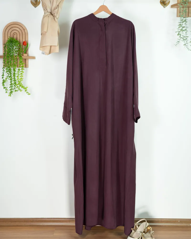 TENCEL KUMAŞ BÜZGÜ DETAYLI ELBİSE MÜRDÜM TENCEL KUMAŞ BÜZGÜ DETAYLI ELBİSE MÜRDÜM