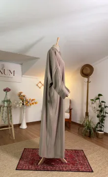 TENCEL KUMAŞ BÜZGÜ DETAYLI ELBİSE VİZON TENCEL KUMAŞ BÜZGÜ DETAYLI ELBİSE VİZON