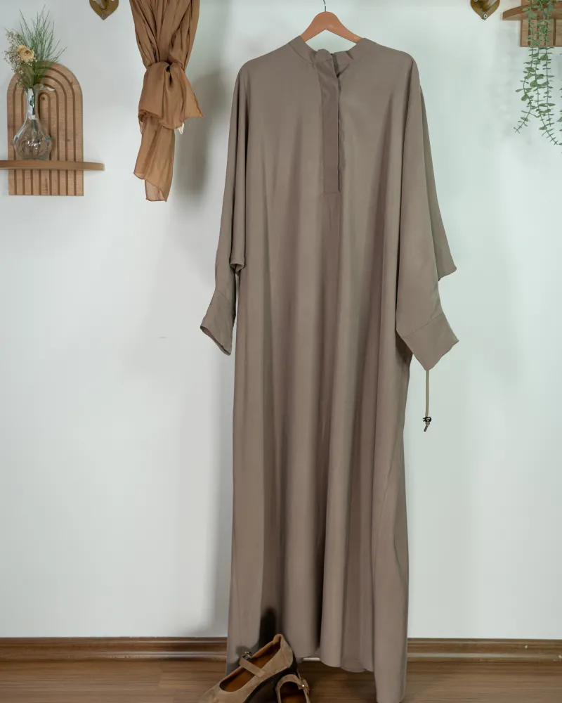 TENCEL KUMAŞ BÜZGÜ DETAYLI ELBİSE VİZON TENCEL KUMAŞ BÜZGÜ DETAYLI ELBİSE VİZON