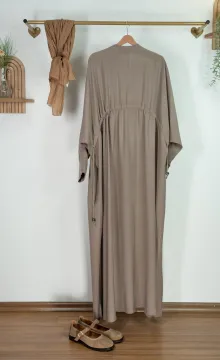 TENCEL KUMAŞ BÜZGÜ DETAYLI ELBİSE VİZON TENCEL KUMAŞ BÜZGÜ DETAYLI ELBİSE VİZON
