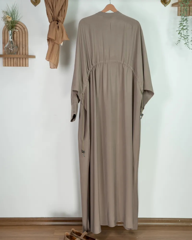 TENCEL KUMAŞ BÜZGÜ DETAYLI ELBİSE VİZON TENCEL KUMAŞ BÜZGÜ DETAYLI ELBİSE VİZON